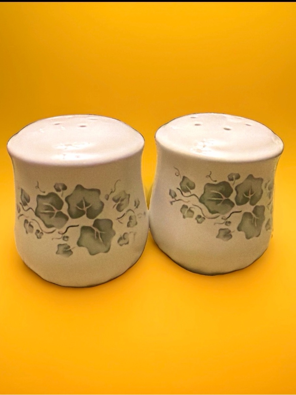 Vintage Corelle Callaway Green Ivy Salt & Pepper Shakers